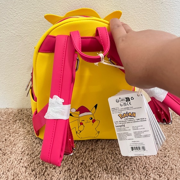 NWT Loungefly Pokémon Pikachu light up Christmas lights backpack - Picture 5 of 5